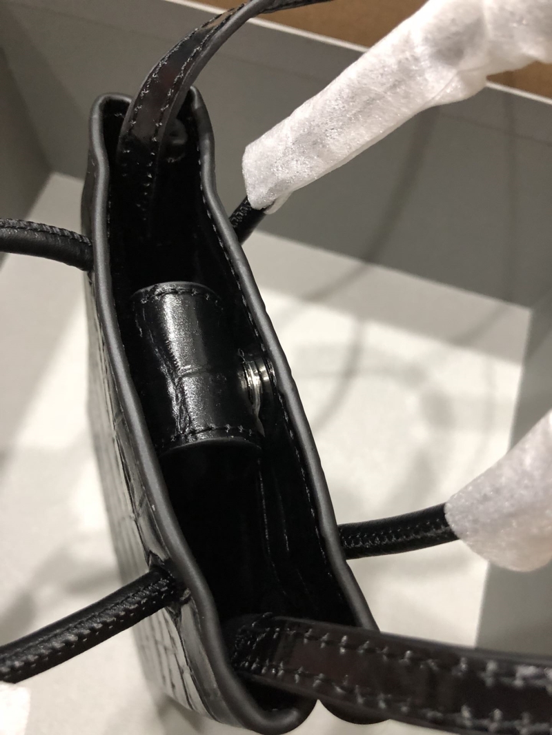 Ba1en*iaga shopping bags